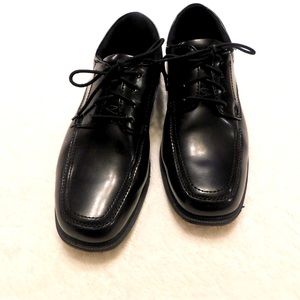 Men’s black dress shoes